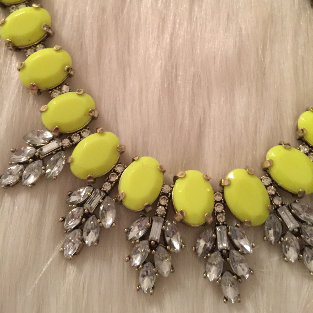 Gorgeous Statement piece (new) - Picture 6 of 7