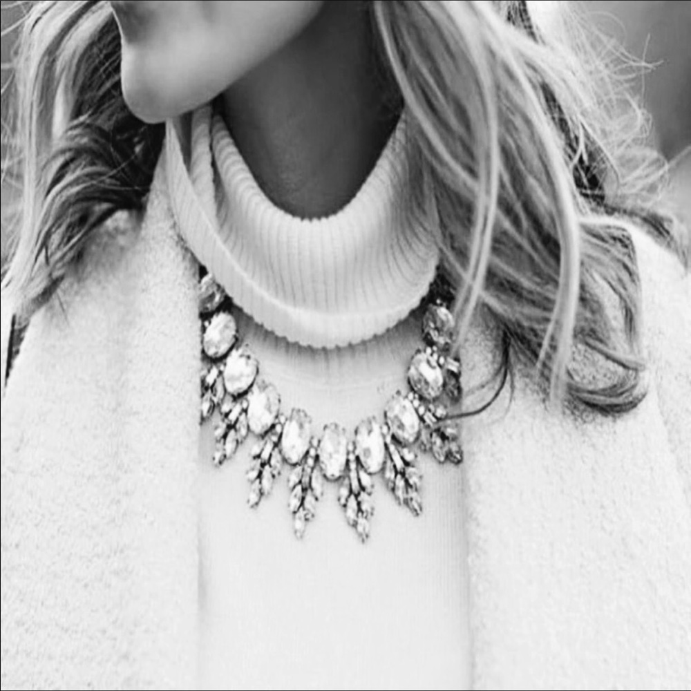 Gorgeous Statement piece (new) - Picture 7 of 7