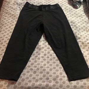 PINK cropped leggings