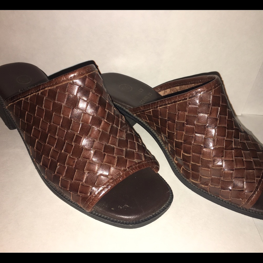 🛍ROMANO- Woven Clogs in Brown. EUC.