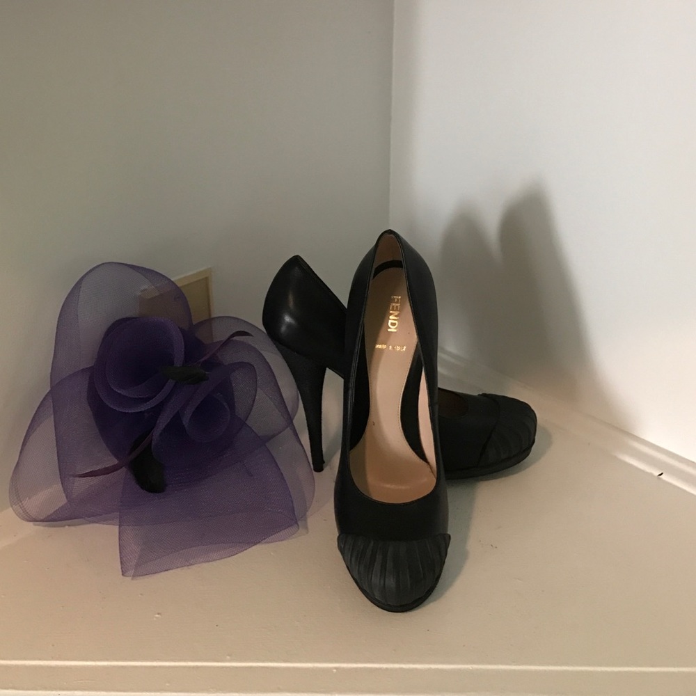 🌸FENDI🌺 NWOT Black Leather RubberCap Toe Pumps🌸