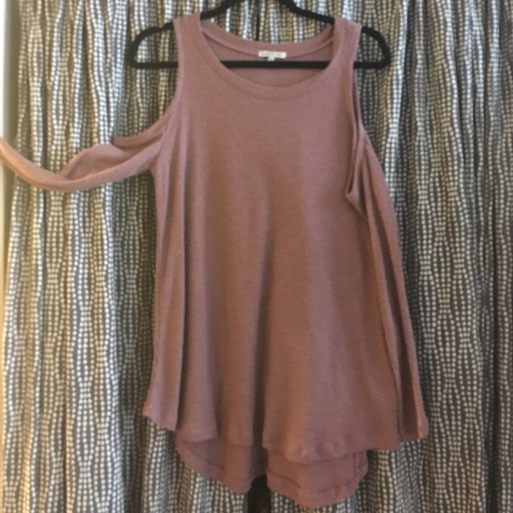 Cold shoulder top!