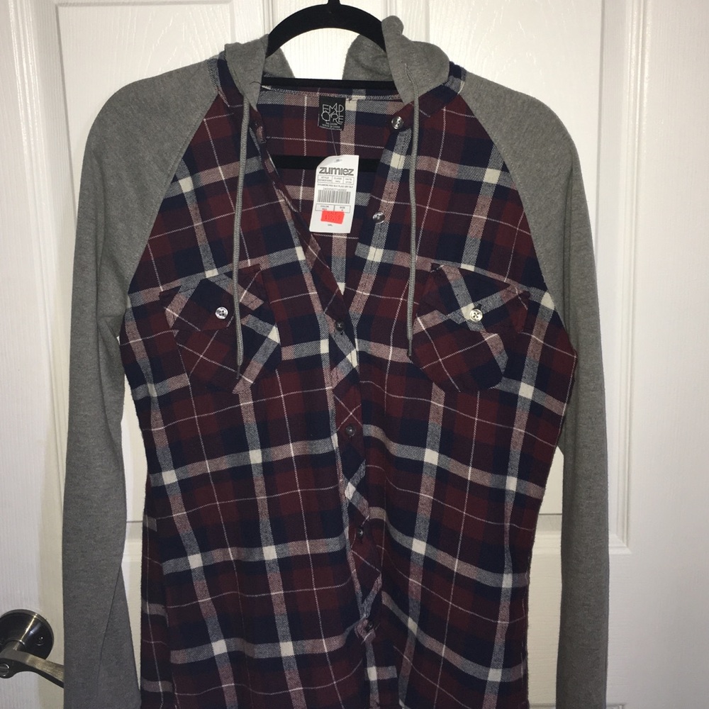 Zumiez sycamore red black plaid gray sleeve