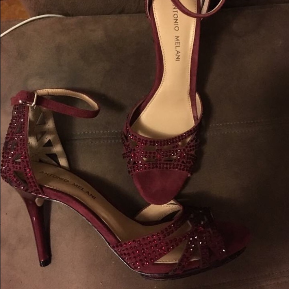 Antonio Milani burgundy heels