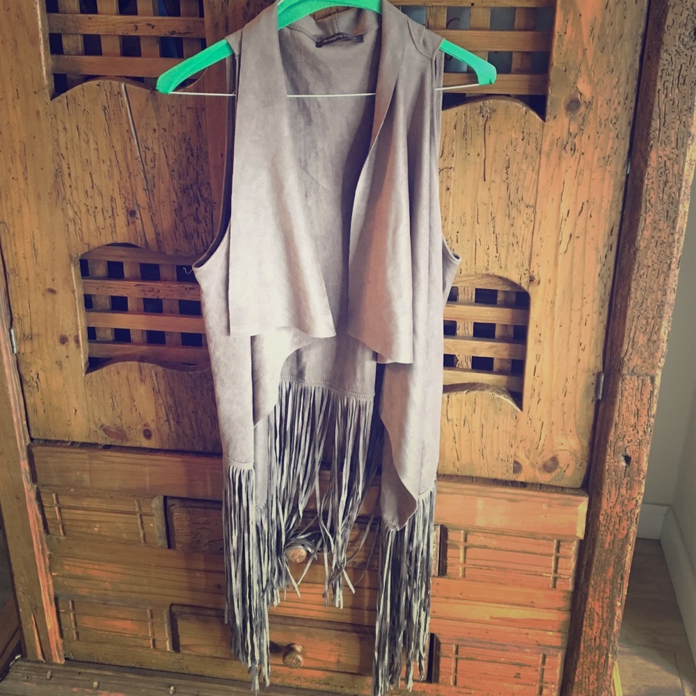 Tan light weight vest with fringe