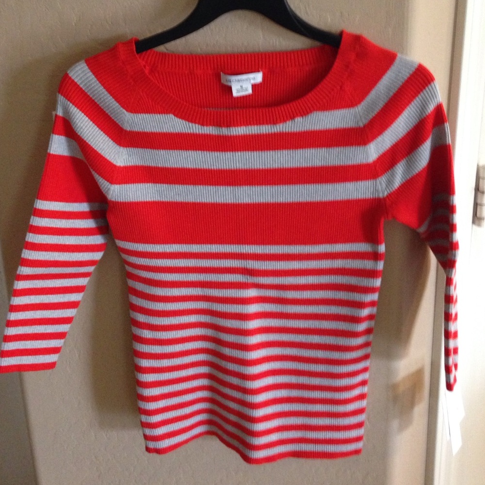 SOLD —-Liz Claiborne red & gray 3/4 sleeve sweater