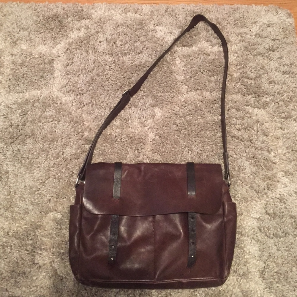 Valentina leather messenger bag