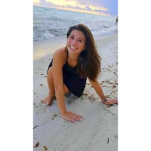 Meet your Posher, Alexia