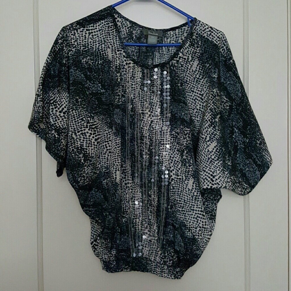 Pretty Neiman marcus gray and white blouse size xs