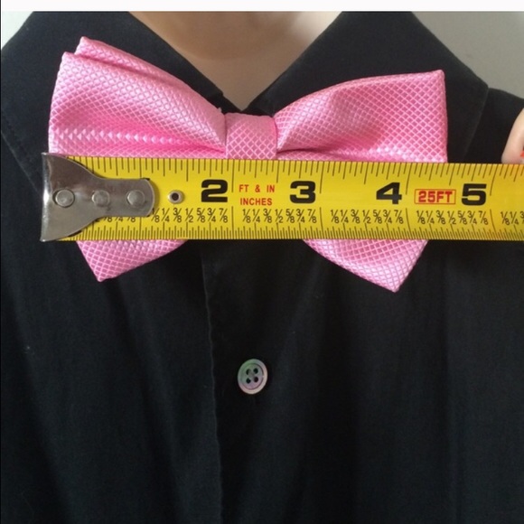 Fun pink bow tie!!! - Picture 2 of 4