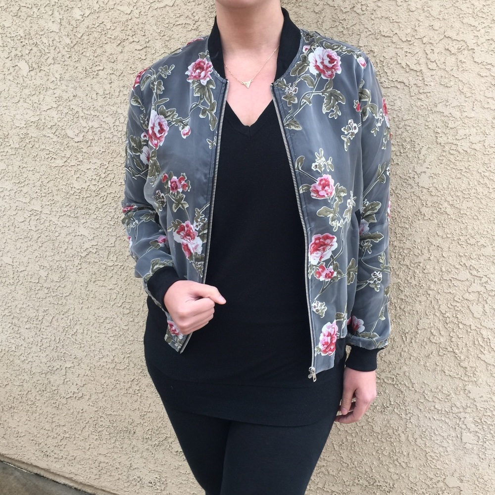 ••LAST ONE!•• Lightweight Floral Zip Bomber Jacket - Picture 2 of 4