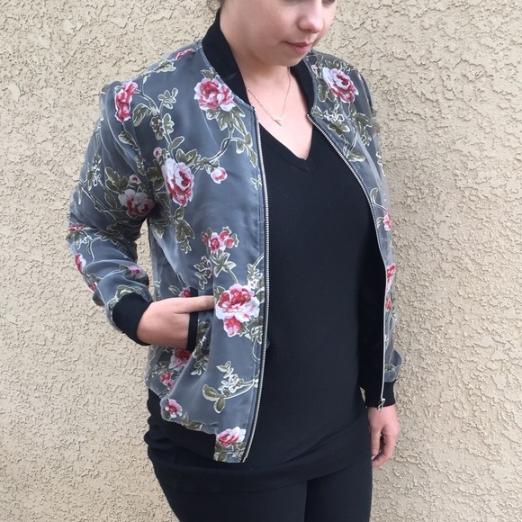 ••LAST ONE!•• Lightweight Floral Zip Bomber Jacket - Picture 3 of 4