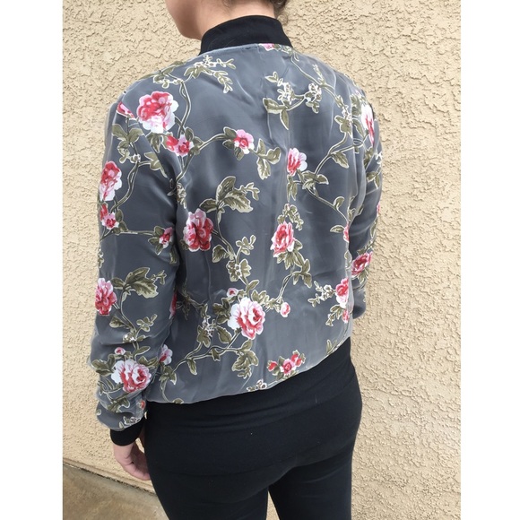 ••LAST ONE!•• Lightweight Floral Zip Bomber Jacket - Picture 4 of 4