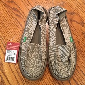 Sanuk shorty animal print shoes