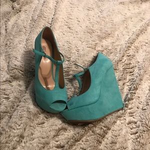 Size 8 teal/turquoise wedges!
