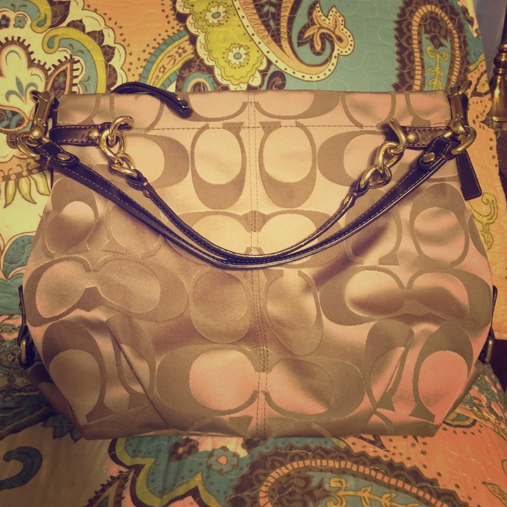 COACH Handbag 👜 - Tan / gold