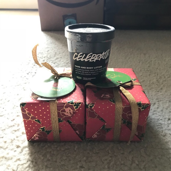 Lush Cosmetics Bundle Lot bath bomb shower gel - Picture 2 of 3