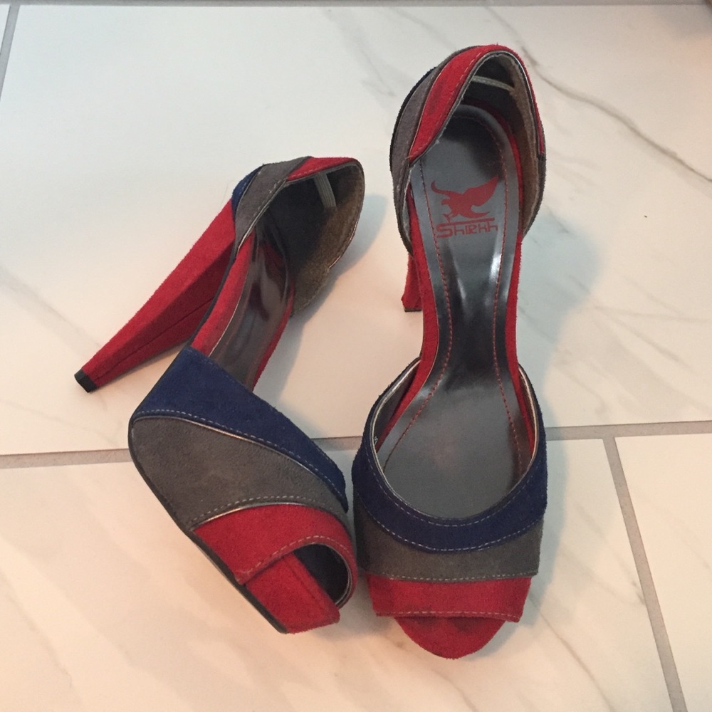 Adorable Navy, Red and Gray Heel.