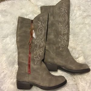 Yellow box cowboy boot