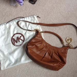 Authentic Michael kors crossbody 😀