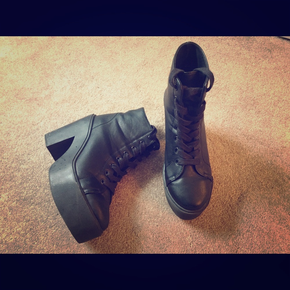 BLACK PLATFORM BOOTIES