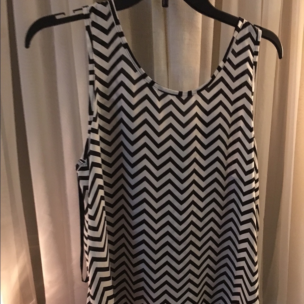Black and white chevron tank with back bow detail