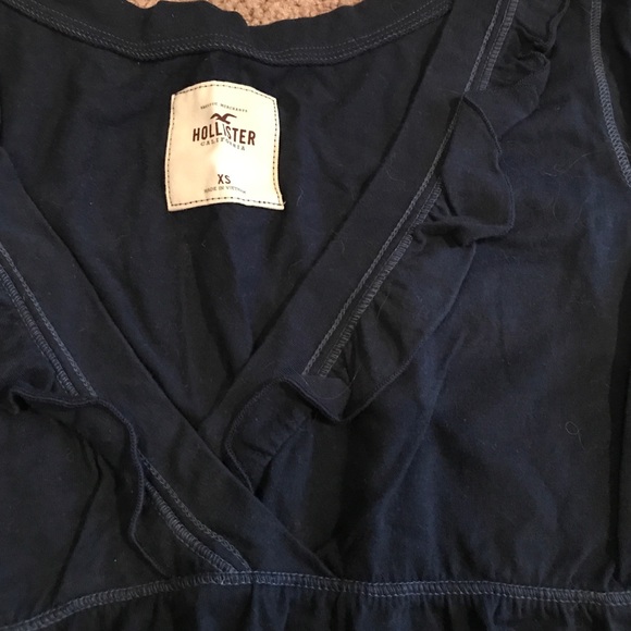 Hollister Ruffle T - Picture 3 of 3