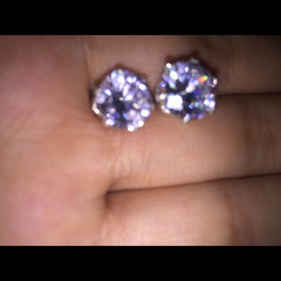 Earrings - Picture 1 of 1