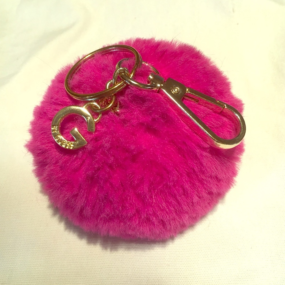 G by Guess , Pom Pom Key Chain 👛🎀💓