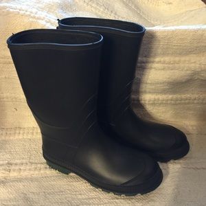 NWOT Black size 7 rain/muck boots