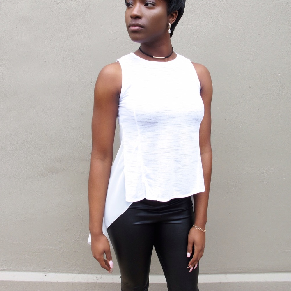 🎉🎈CLEARANCE ✂️💛 Sleeveless Blouse w Train