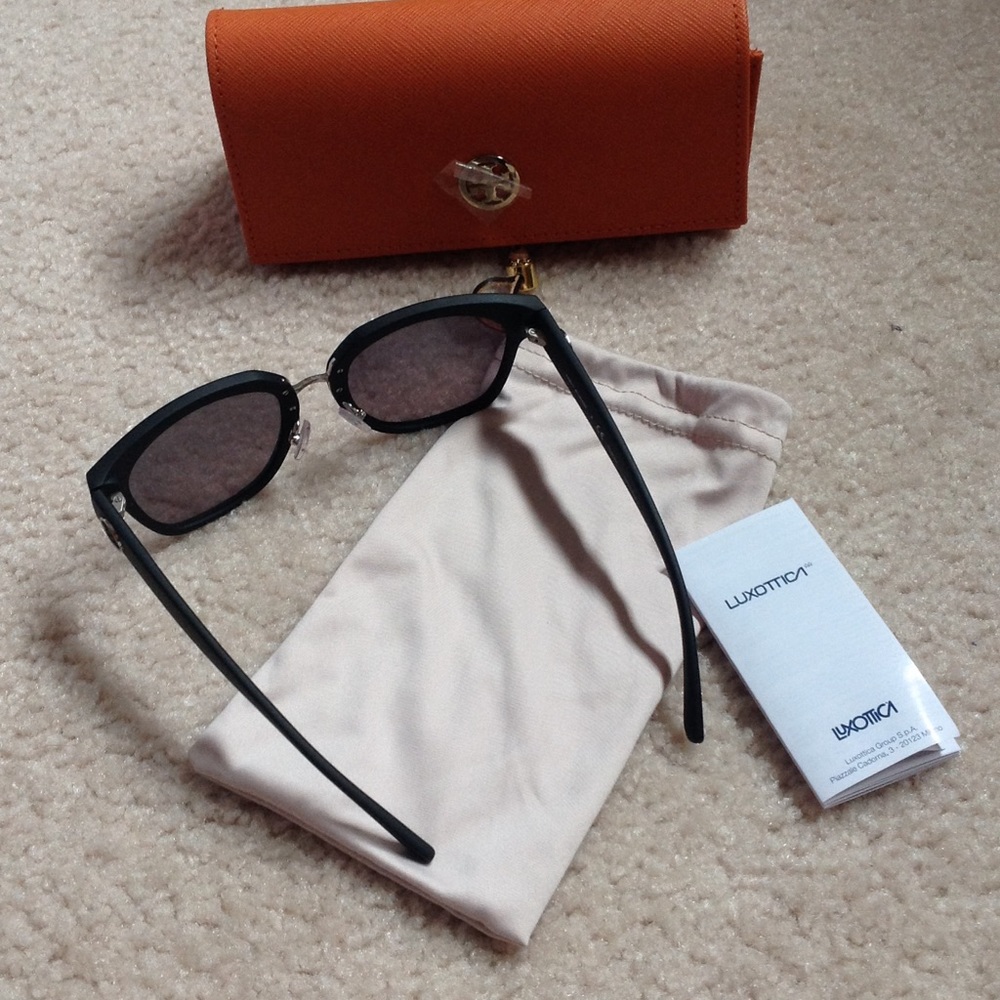 Authentic Tory Burch - Picture 3 of 4