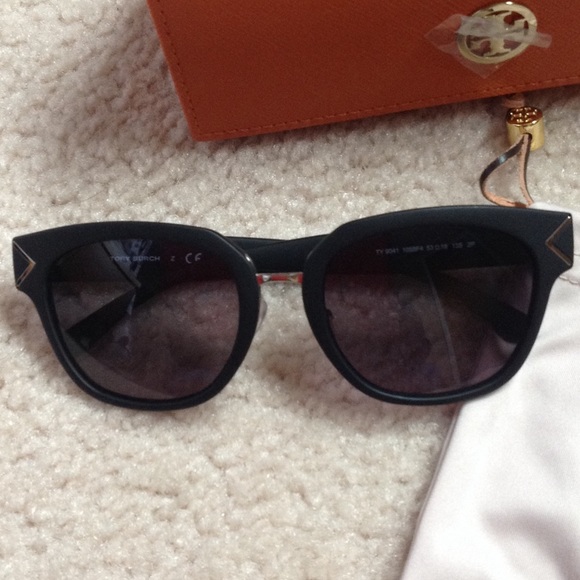 Authentic Tory Burch main image 3