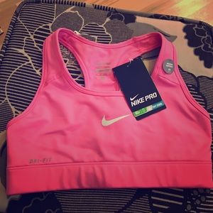 Nike Pro Medium Support Sports Bra
