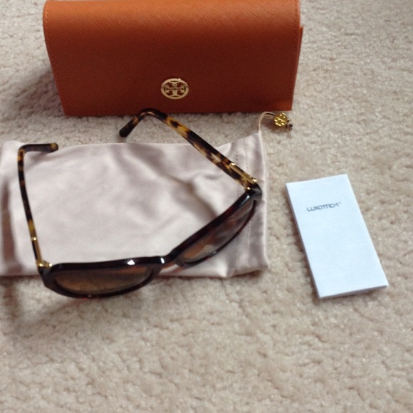 Authentic Tory Burch sunglasses ?