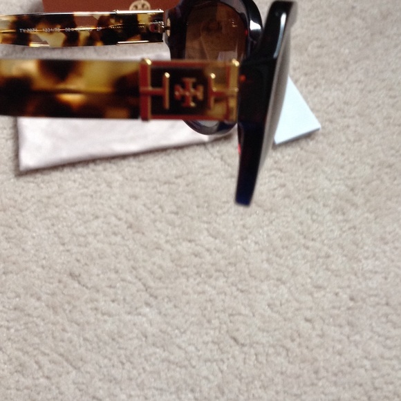 Authentic Tory Burch sunglasses ? main image 4