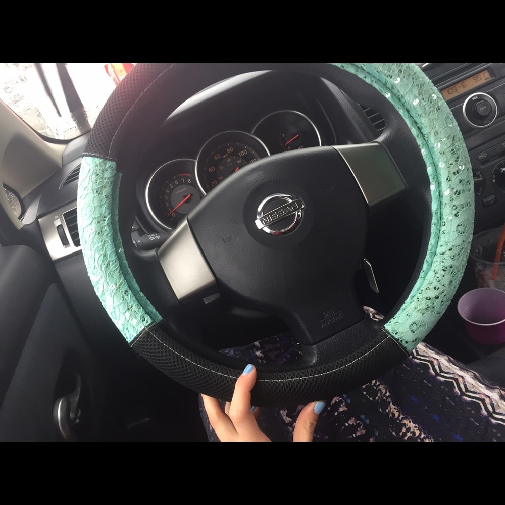 Steering wheel cover