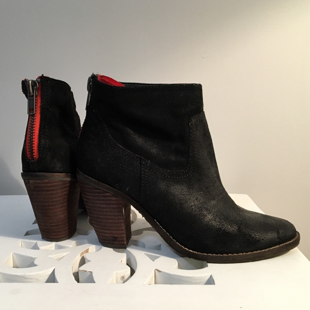 Dolce Vita Ciaran Booties, size 6