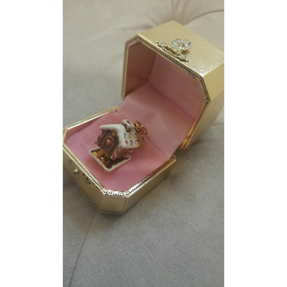 Juicy Couture 2007 GOLD Gingerbread House Charm