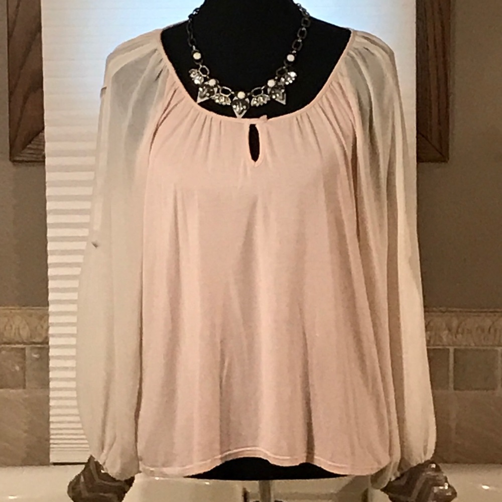 Women's top check out cute sleeves