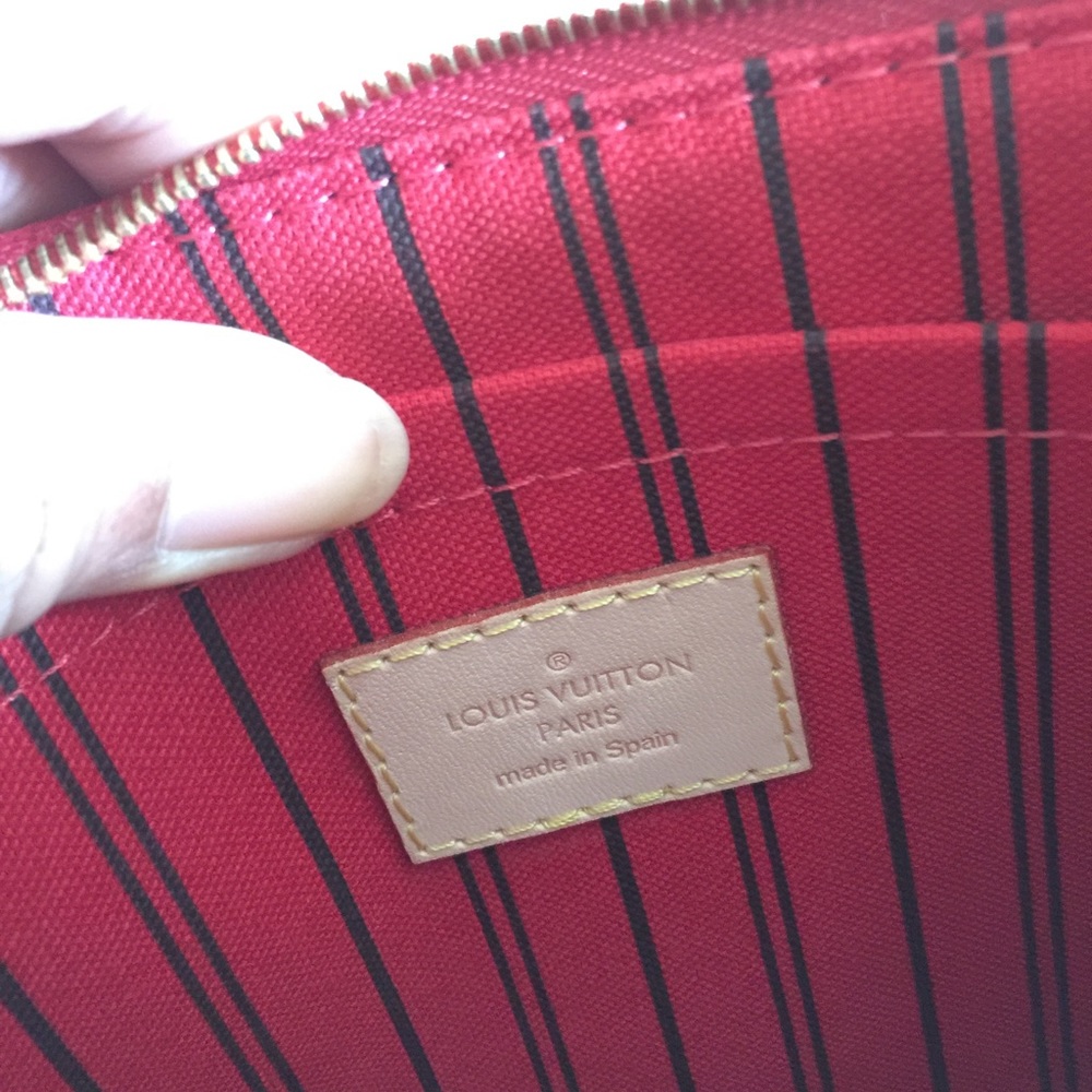 More Pics of Authentic Louis Vuitton Wristlet 🌺