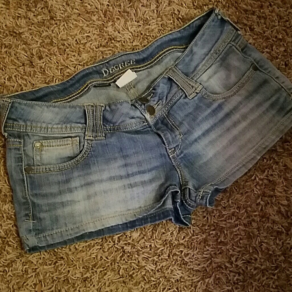 4/ $15 Decree Shorts