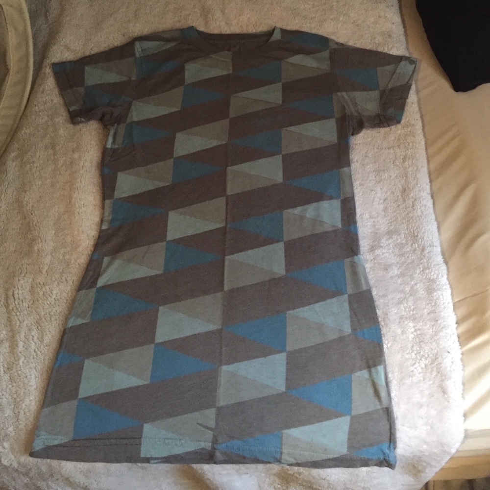 Geometric tee