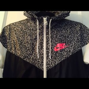 Nike Women's Windbreaker Track Jacket Sz Sm.