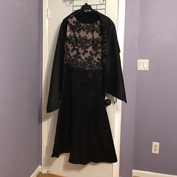 Dress - Picture 4 of 4