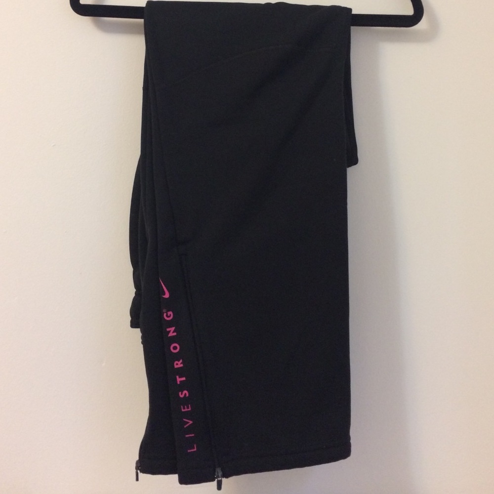 Black livestrong sweatpants.