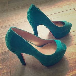 Betsey Johnson turquoise heels size 7