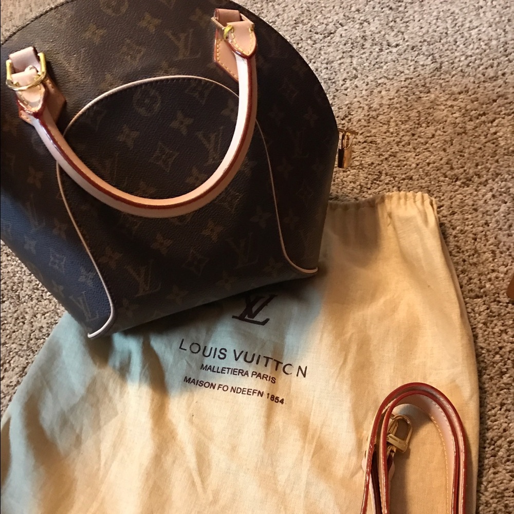 Louis Vuitton purse