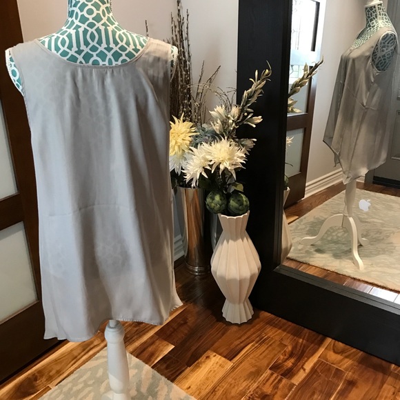 DANIELRAINN GREY PLEATED TANK TOP SIZE M - Picture 2 of 4