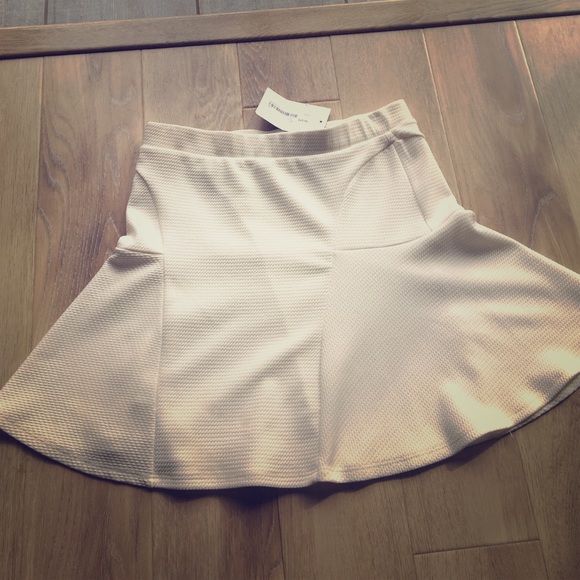 Cream mini skirt new with tags - Picture 1 of 2